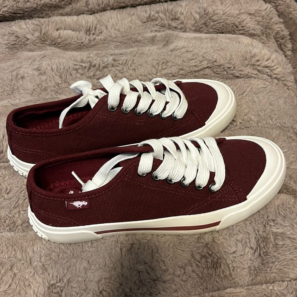 NWOT rocket dog plush foam sneakers